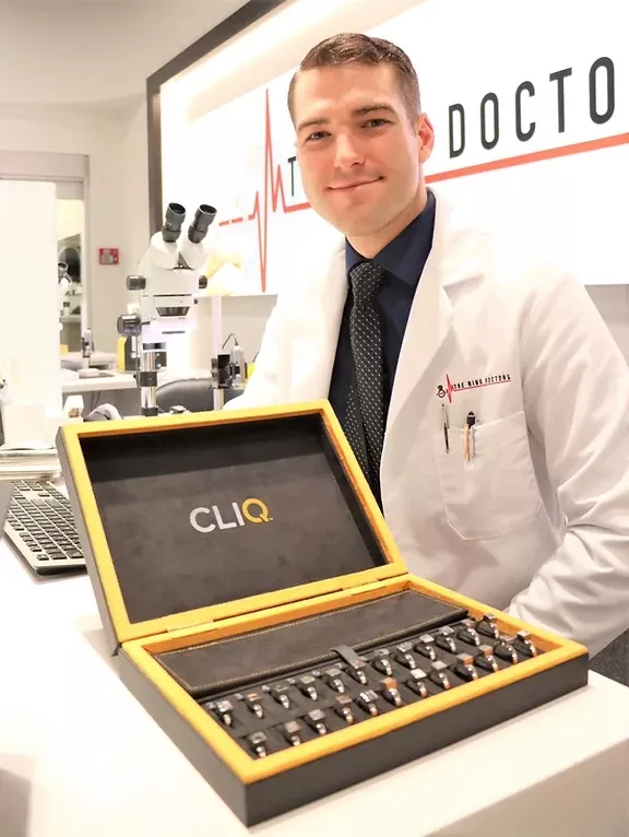 With the CLIQ sizing kit, The Ring Doctors can size your finger with ease and accuracy. 